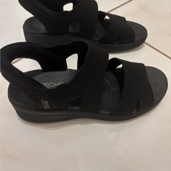 Woman’s Sketchers Slip-on Sandals - Picture 2 of 6